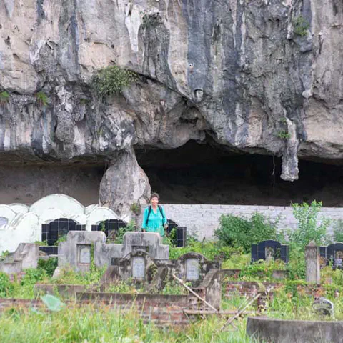 Wayist elders graves, Vietnam